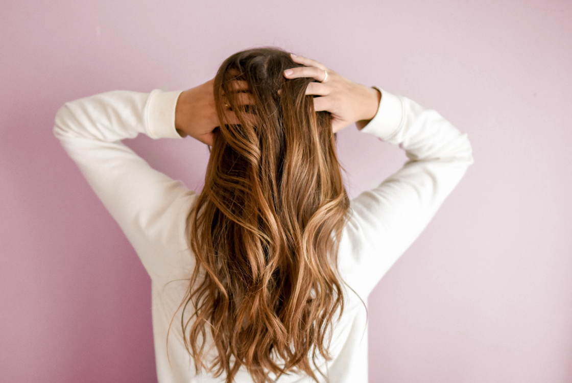 Piękne włosy — 5 nawyków, które pomogą zachować piękne i zdrowe włosy.