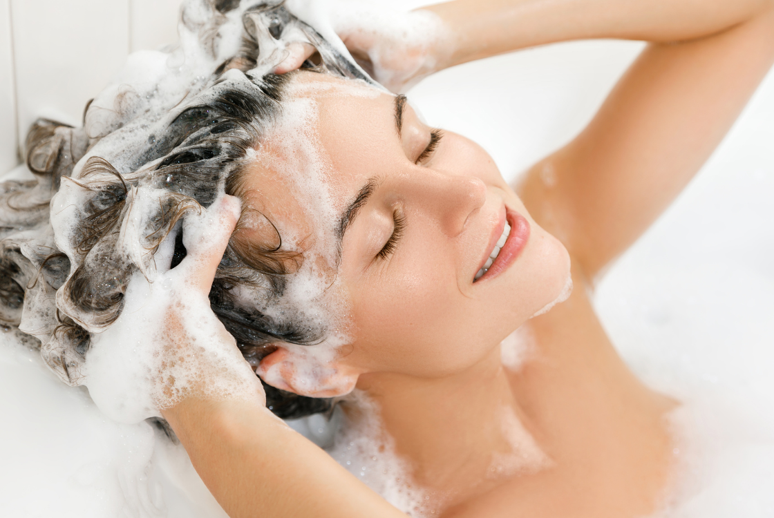 Naturalne szampony do włosów – ratunek dla skóry głowy
