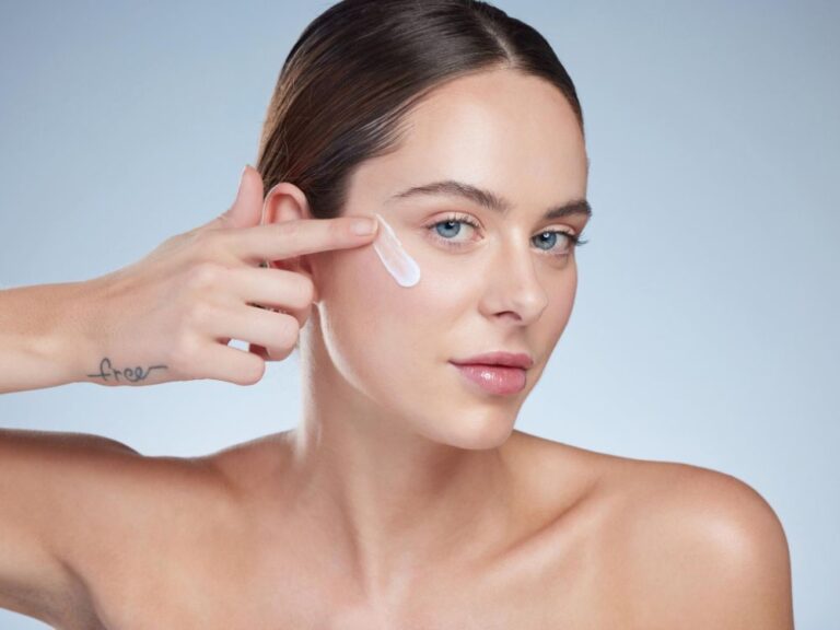 Jesienna pielęgnacja twarzy - jak przygotować skórę na chłodniejsze dni?